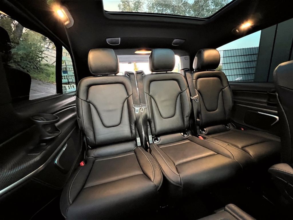 Aéroport Rennes chauffeur privé van Mercedes 7 places