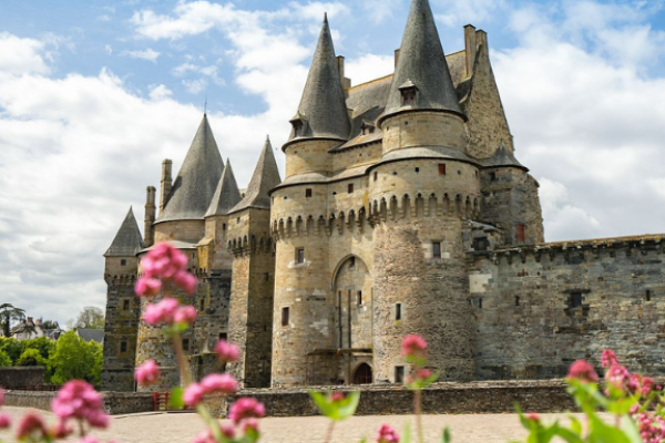 castel - vitré - driver - visit - britany - tursim